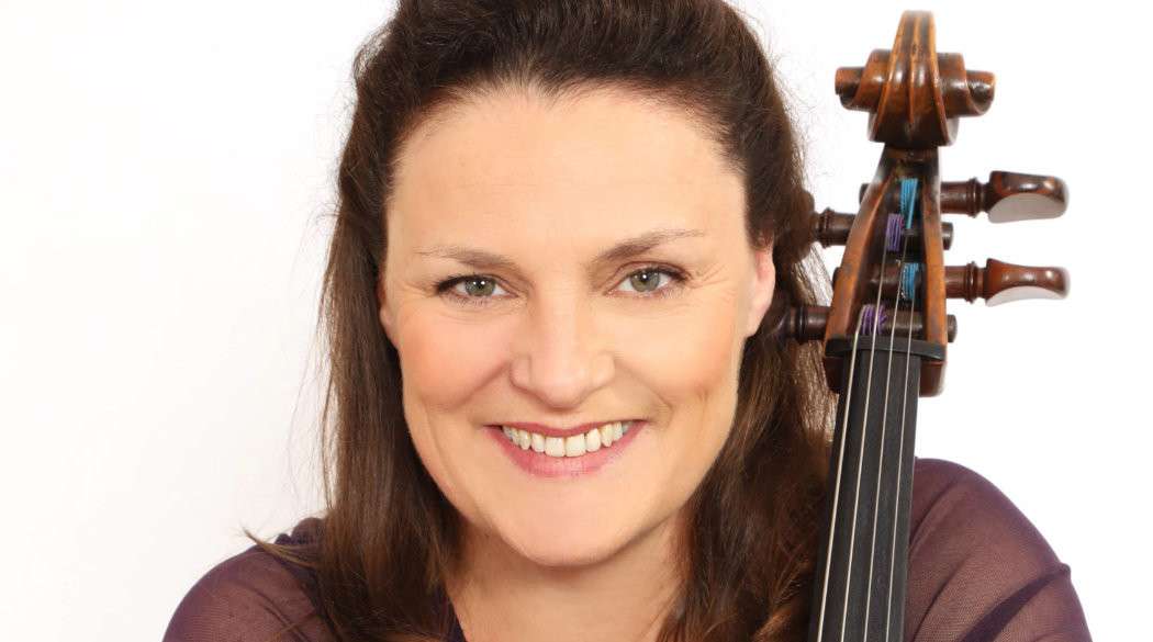 Fotos_1050x585_Rebecca-Carrington_foto-Anaj-Mey