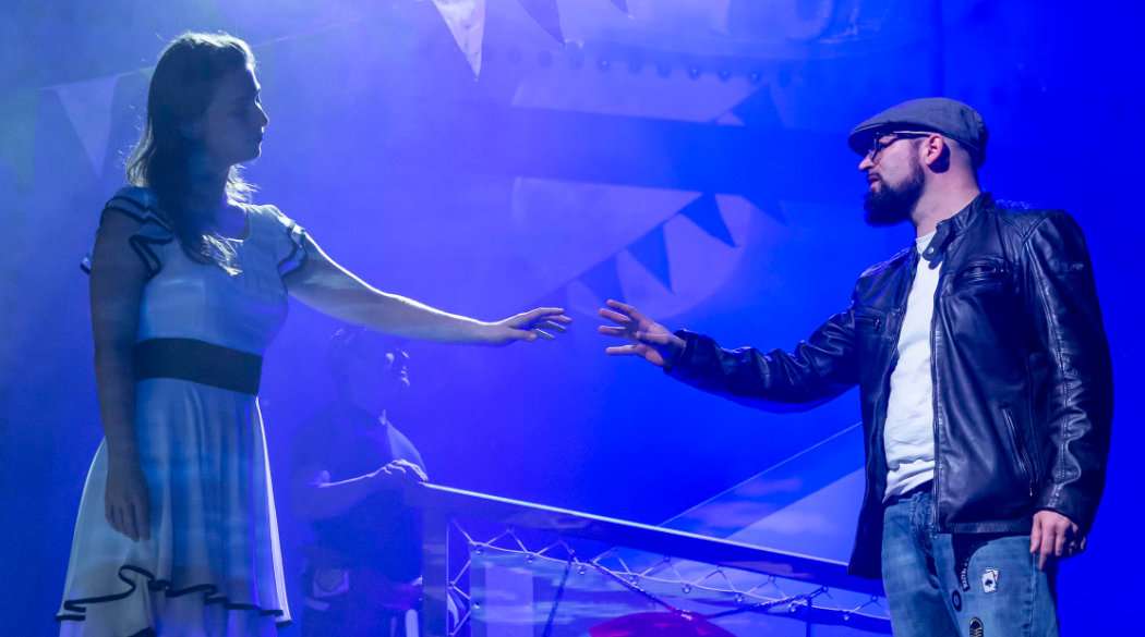 Fotos_1050x585_Azzurro-2_foto-landestheater-niederbayern