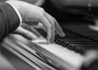A_Fotos_330x235_Klavierkonzert_foto-gregor-ritter_pixabay_