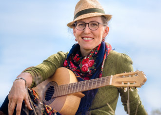 BFS26_Fotos_330x235_Martina_Schwarzmann_Foto-Gregor_Wiebe