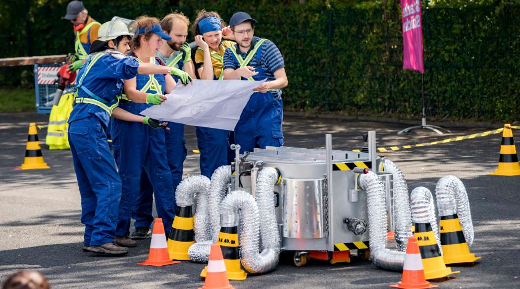 BFS26_Fotos_1050x585_Master-of-Desaster_2_foto-Katrin-Schander